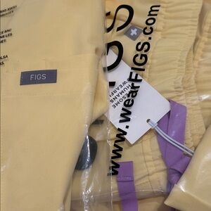 FIGS new Butter Yellow scrub set